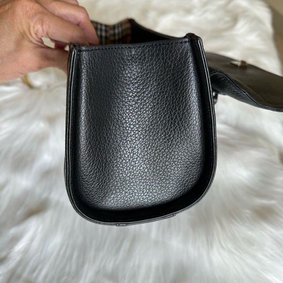 Auth Burberry EUC - Picture 7 of 17